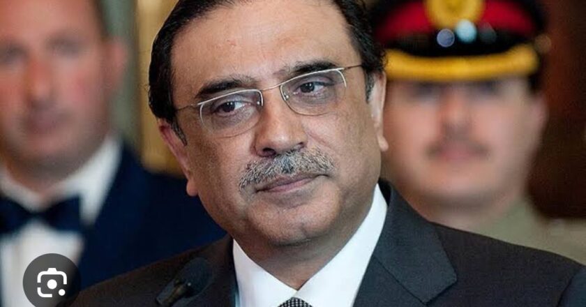 آصف علی زرداری صدر پاکستان منتخب ہو گئے   زرداری بھاری اکثریت سے کامیابی حاصل کر کے 14 ویں صدر پاکستان بن گئے ہیں